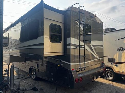 Used 2017 Ford E-450 and Econoline 450 Super Duty w/ Motorhome Prep Package RWD image 4