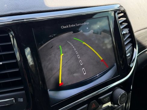Used 2019 Jeep Grand Cherokee Limited AWD/4WD image 15