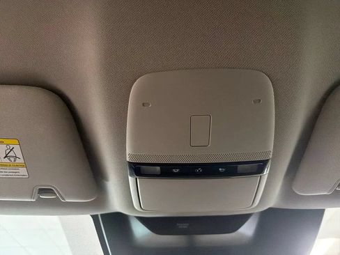Used 2025 Nissan Murano SV AWD/4WD image 16
