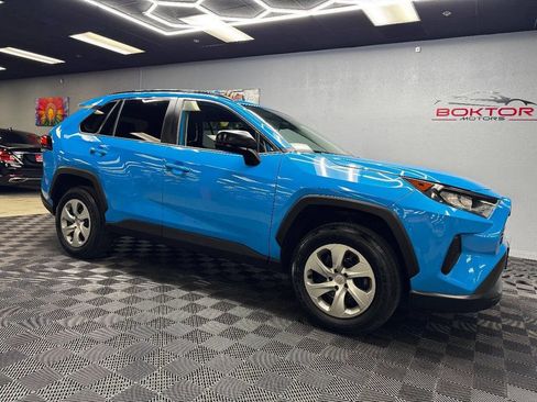 Used 2020 Toyota RAV4 LE FWD image 2