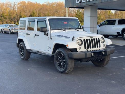 Used 2017 Jeep Wrangler Unlimited Sahara image 2