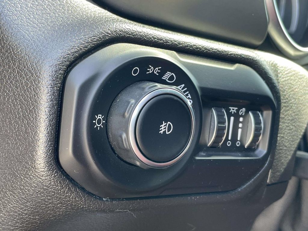 Used 2021 Jeep Wrangler Unlimited Sport AWD/4WD image 28