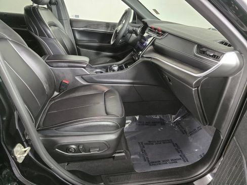 Used 2024 Jeep Grand Cherokee L Limited w/ Luxury Tech Group II AWD/4WD image 11