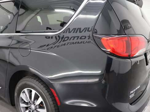 Used 2020 Chrysler Pacifica Touring-L Plus FWD image 29