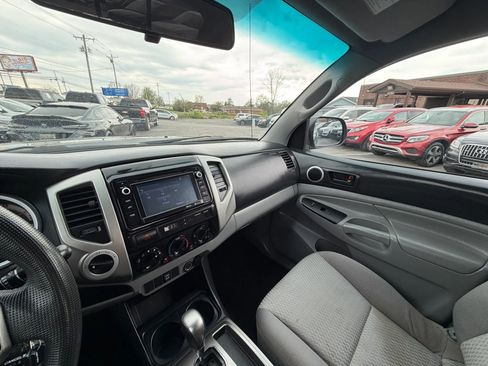 Used 2014 Toyota Tacoma 4x4 Double Cab w/ SR5 Package image 19