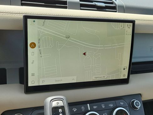 Used 2024 Land Rover Defender 130 S image 24