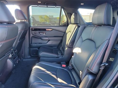 Certified 2025 Honda Pilot TrailSport image 13