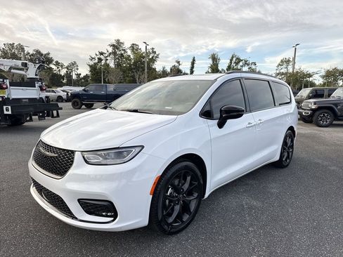 New 2026 Chrysler Pacifica Limited w/ S Appearance Package image 7