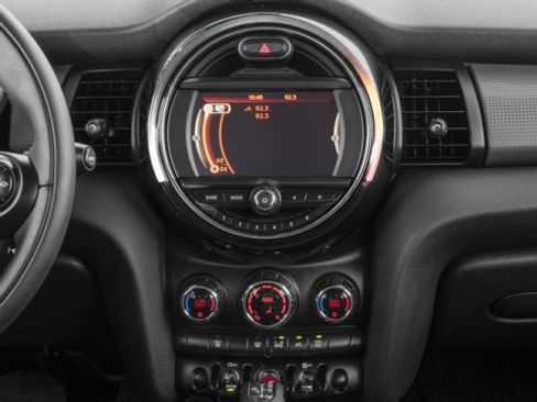 Used 2018 MINI Cooper 4-Door Hardtop w/ Premium Package image 10