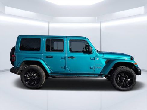 Used 2024 Jeep Wrangler Unlimited Sahara w/ Technology Group AWD/4WD image 2