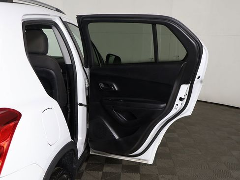 Used 2020 Chevrolet Trax LT image 18