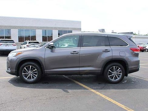 Used 2017 Toyota Highlander XLE AWD/4WD image 7