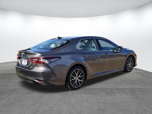 Used 2023 Toyota Camry XLE image 4