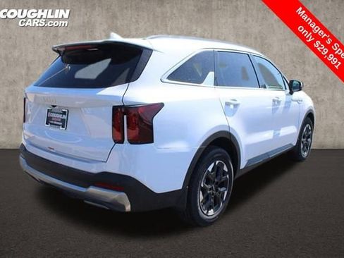 Used 2025 Kia Sorento S w/ Panoramic Sunroof Package FWD image 12