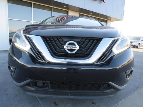 Used 2018 Nissan Murano S image 2