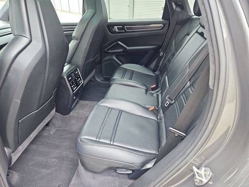 Certified 2021 Porsche Cayenne GTS AWD/4WD image 37