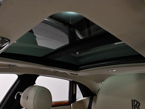 Used 2012 Rolls-Royce Ghost RWD image 12