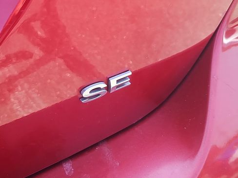 Used 2014 Ford Focus SE w/ Equipment Group 201A FWD image 12