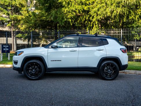 Used 2018 Jeep Compass Limited w/ Navigation Group AWD/4WD image 9