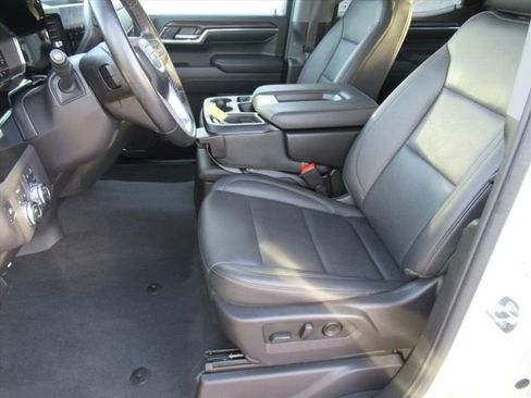 Used 2024 GMC Sierra 1500 SLT image 15