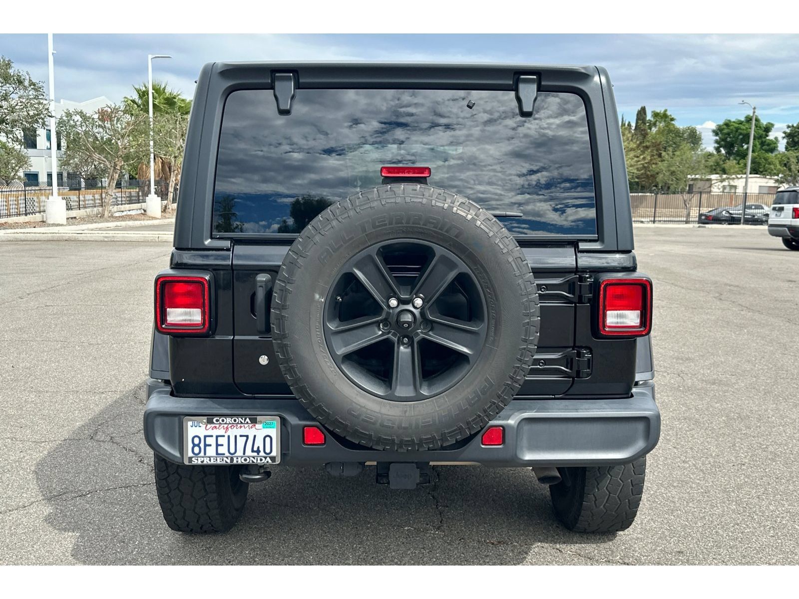 Used 2018 Jeep Wrangler Unlimited Sahara AWD/4WD image 4