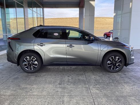 Used 2026 Toyota bZ XLE image 10