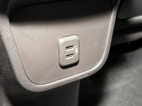 Used 2024 GMC Terrain SLE w/ Driver Convenience Package image 7