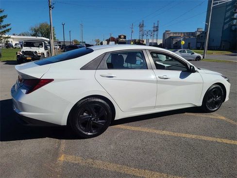 Used 2023 Hyundai Elantra SEL image 6