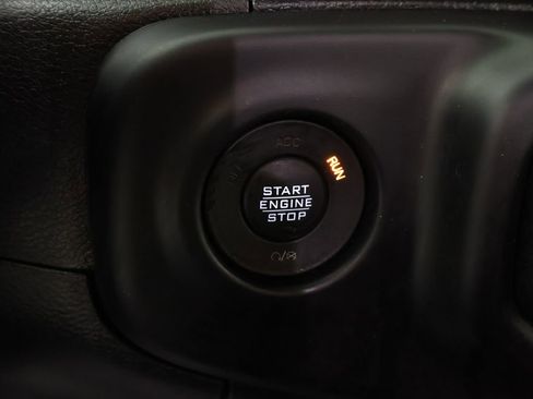 Used 2023 Jeep Gladiator Overland w/ Cold Weather Group AWD/4WD image 35
