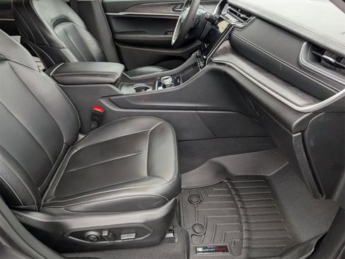 Used 2023 Jeep Grand Cherokee Limited w/ Black Appearance Package image 27