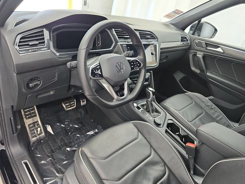 Certified 2023 Volkswagen Tiguan SEL R-Line AWD/4WD image 16