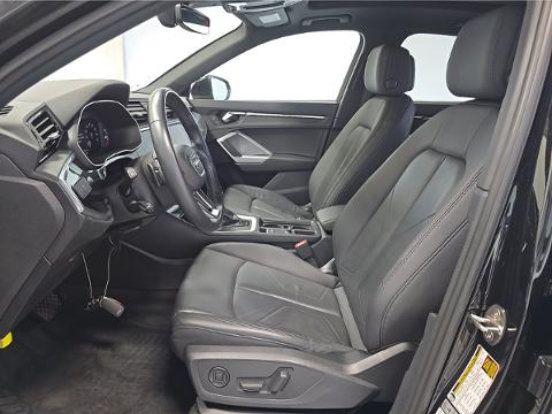 Used 2023 Audi Q3 2.0T Premium w/ Convenience Package AWD/4WD image 4