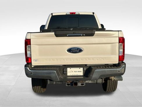 Used 2019 Ford F250 Lariat w/ Chrome Package image 4
