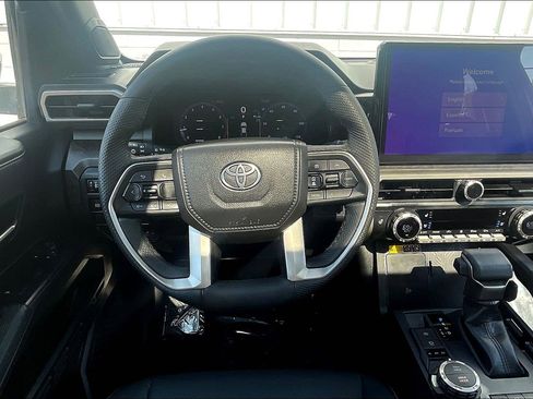 Used 2025 Toyota Tacoma Limited image 6