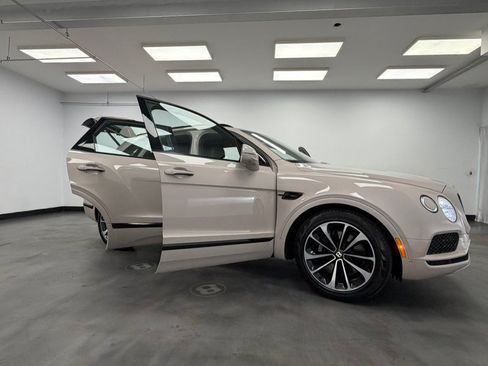Used 2019 Bentley Bentayga AWD/4WD image 25