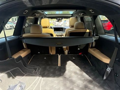 Used 2025 Mercedes-Benz GLS 580 4MATIC image 6