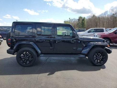 Used 2025 Jeep Wrangler Unlimited Sahara AWD/4WD image 6