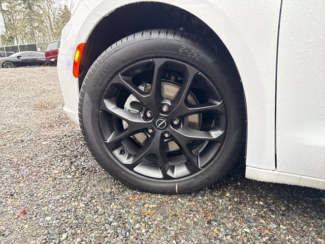 New 2026 Chrysler Pacifica Select w/ S Appearance Package FWD image 28
