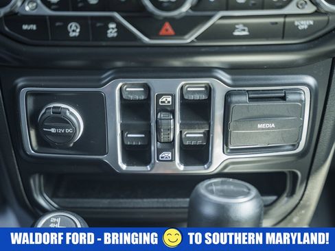 Used 2022 Jeep Gladiator Willys image 29