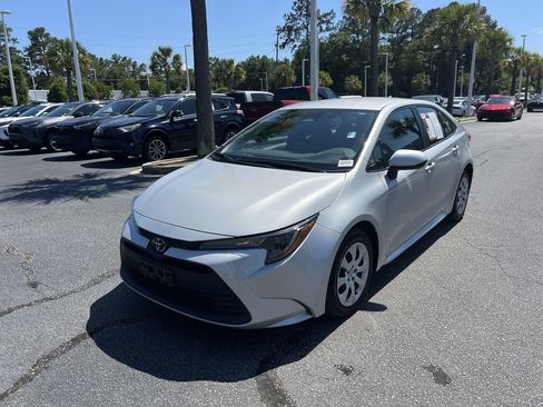 Used 2023 Toyota Corolla LE FWD image 5