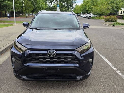 Used 2019 Toyota RAV4 XLE AWD/4WD image 2
