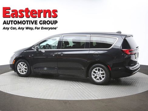 Used 2023 Chrysler Pacifica Touring-L image 61