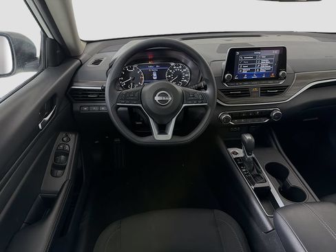 Used 2025 Nissan Altima 2.5 SV FWD image 22