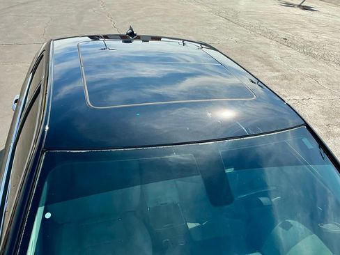 Used 2015 Chrysler 300 C image 12