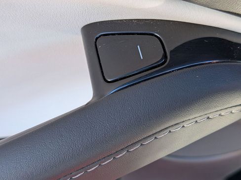 Used 2020 Tesla Model Y Long Range image 27