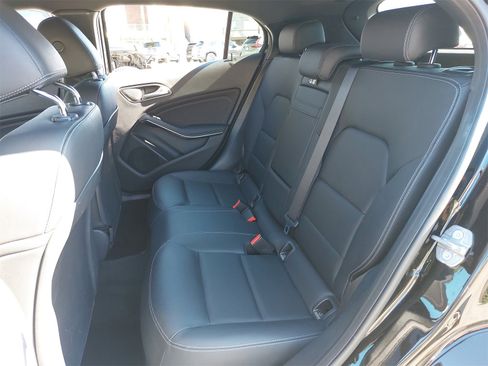 Used 2019 Mercedes-Benz GLA 250 4MATIC image 14