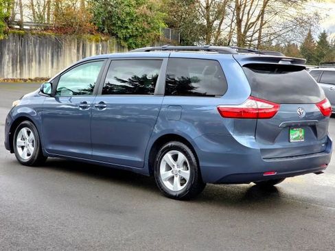 Used 2015 Toyota Sienna LE image 5