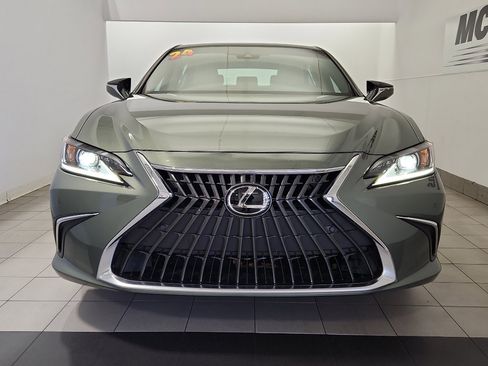 Used 2024 Lexus ES 350 Premium image 3
