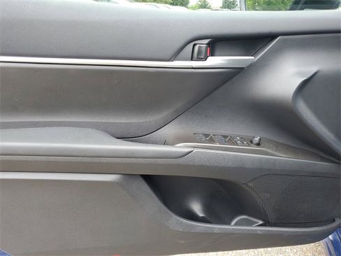Used 2024 Toyota Camry SE image 19