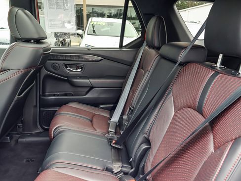 Used 2025 Honda Pilot Black Edition image 16